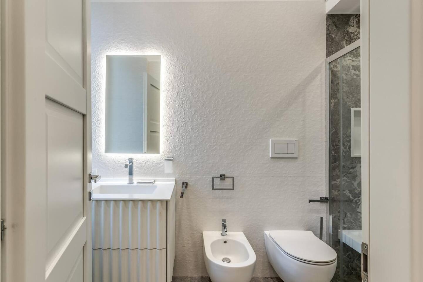 Luxury Flat With Terrace By Historic Center Apartment