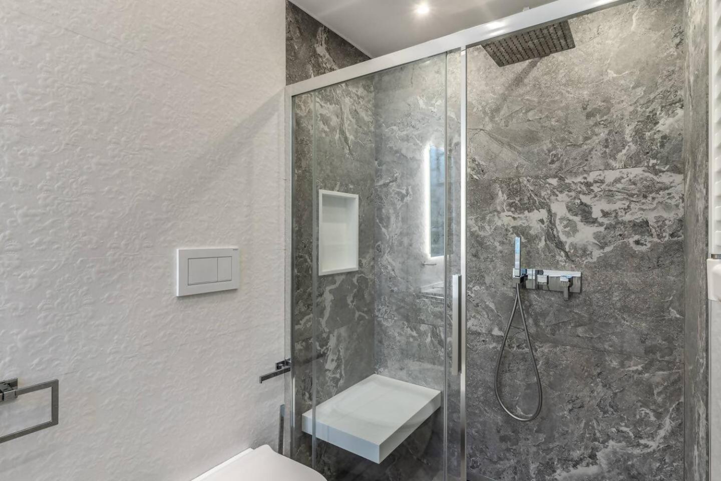 Luxury Flat With Terrace By Historic Center Apartment Rom
