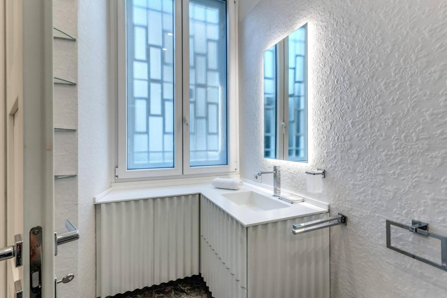 Luxury Flat With Terrace By Historic Center *
