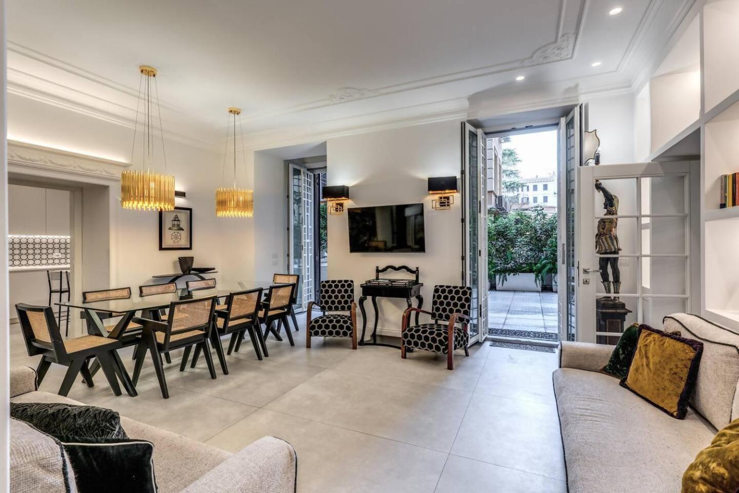 Luxury Flat With Terrace By Historic Center