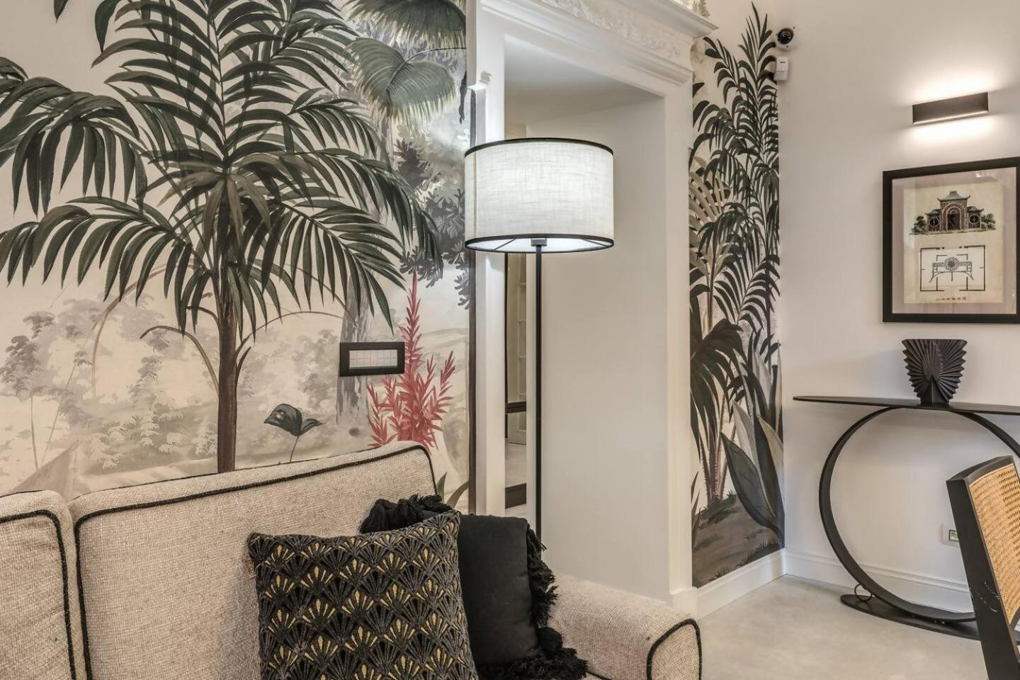 Luxury Flat With Terrace By Historic Center Apartment